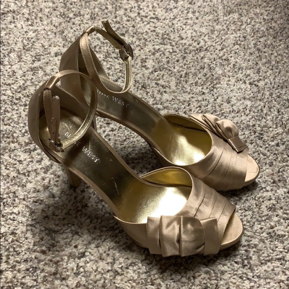 Beige heels